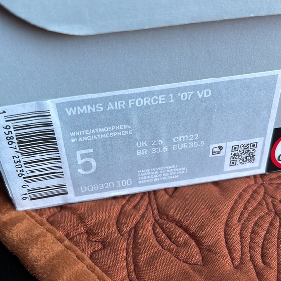 Nike Air Force 1 ‘07 Valentines Day 2022 - Picture 14 of 15